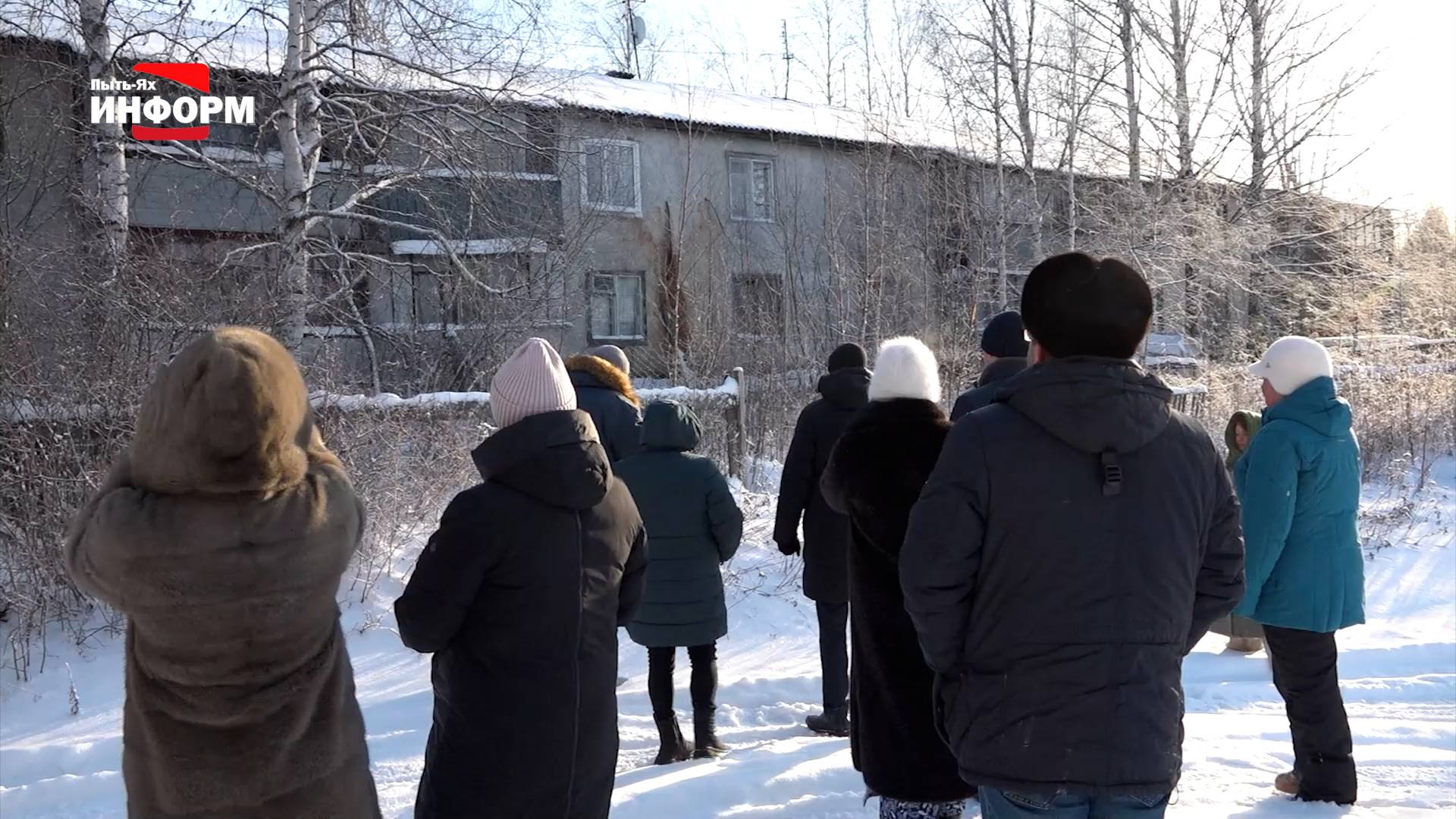 Глава Пыть-Яха встретился с жителями аварийного дома по адресу 3-15