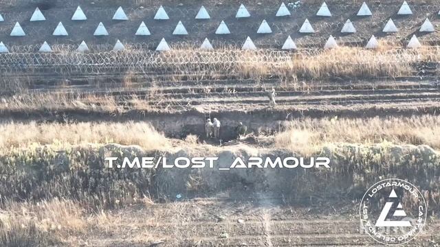 🇺🇦Вход - рубль, выход - два!😏
💥FPV-дрон наносит удар по группе пехоты ВСУ, пытающейся...🔽🔽🔽