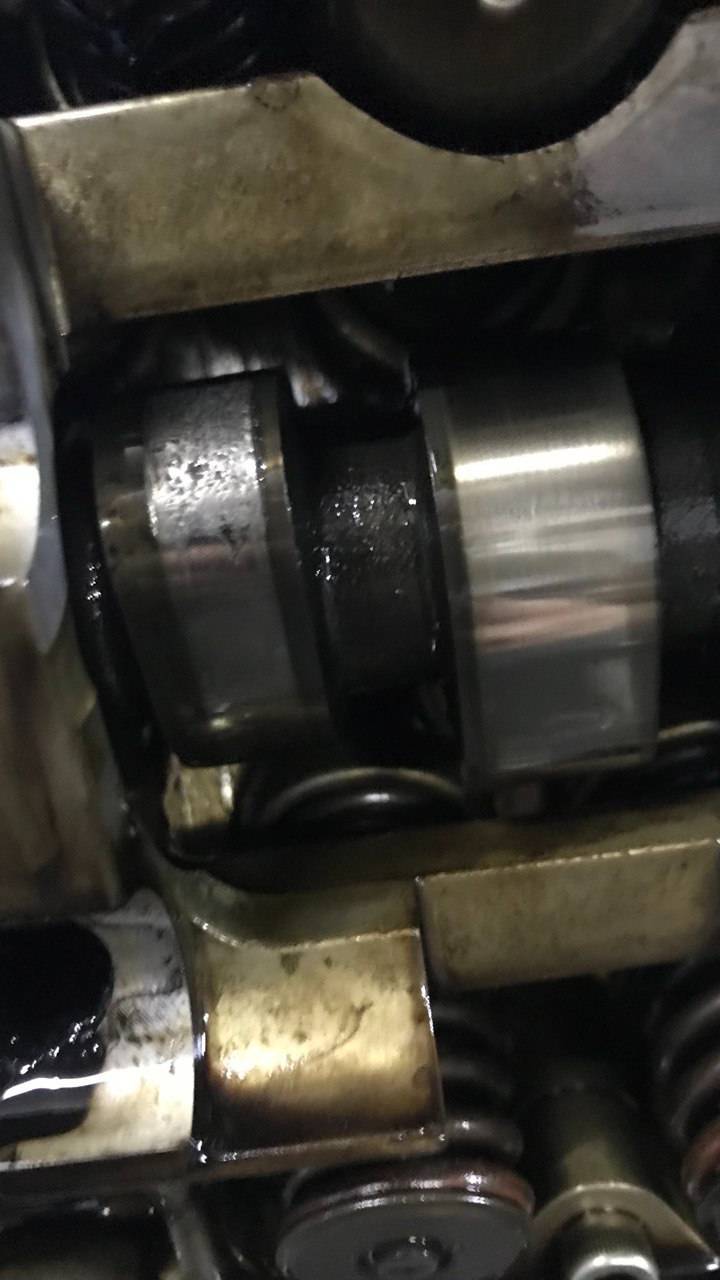 Subaru ( Субару) EJ203  Заводской брак. Слабая цементация кулачка распредвала.