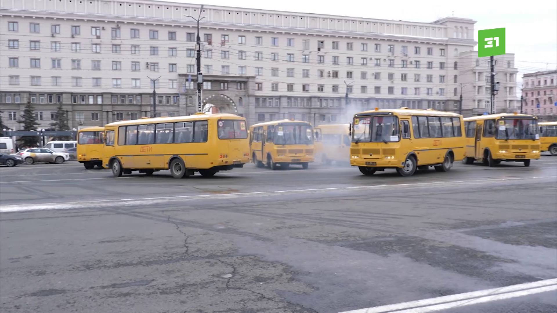 Все для комфорта детей. В муниципалитеты передали десятки новых школьных автобусов