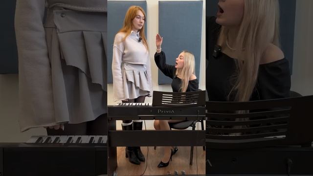 Ртом, грудью или диафрагмой?
Как правильно то?
Посмотри внимательно!
Научили Лизу и тебя научат