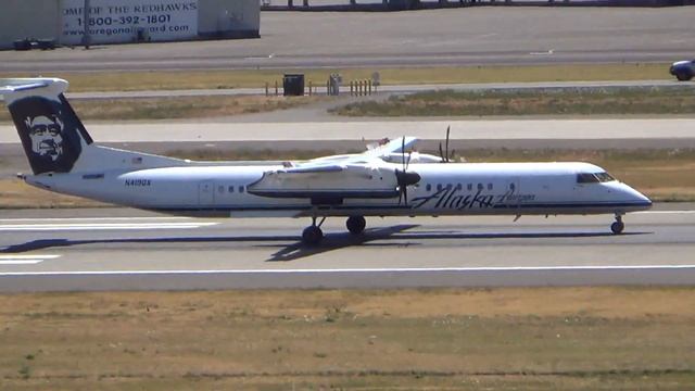 Alaska Airlines DHC-8 402 N419QX landing at Portland PDX