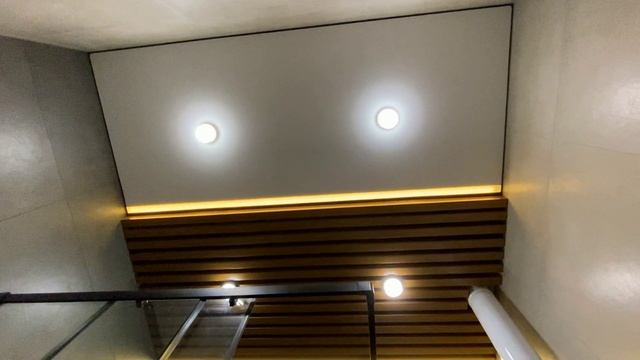 Объект на бюджетном теневом примыкании натяжного потолка.