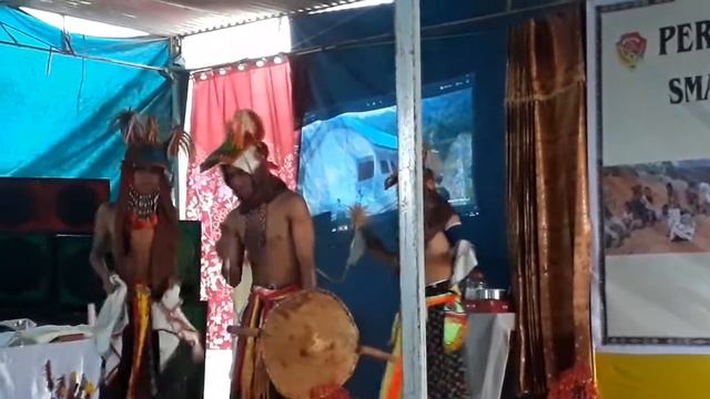 Tarian Caci Siswa SMAN 8 Lamba Leda Selatan