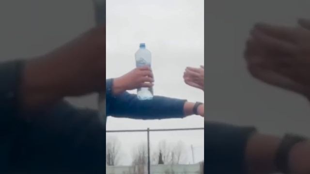 Помог бедной девочке попить