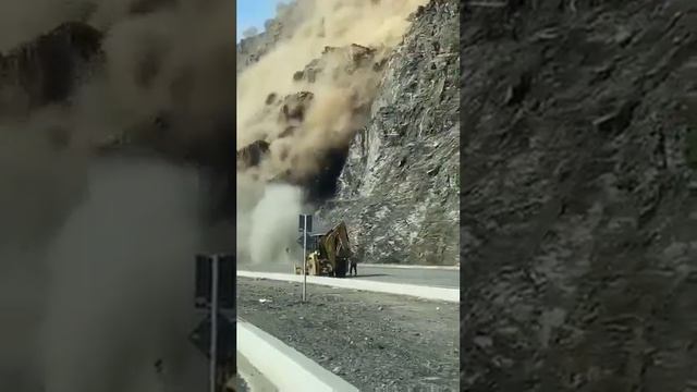 Ужасающий оползень на дороге в Хамис-эль-Бахр