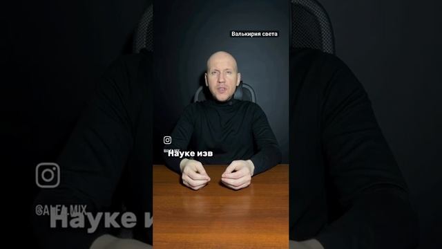 Почему у людей "высокого полёта" светятся глаза в темноте?