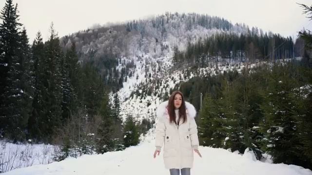 В Холоде _ Дарина Кочанжи (Official Video).mp4