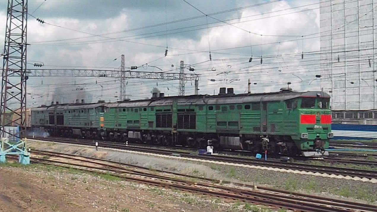 Тепловозы 2ТЭ10М-3261 и 2ТЭ10М-2736. Отправление двойной тяги. Звук 10Д100.