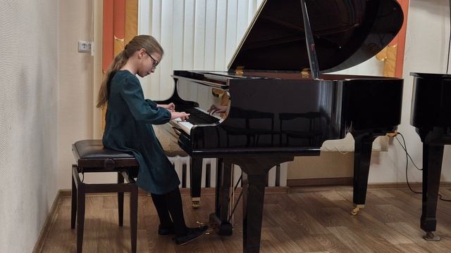 Пичугина Есения, 9 лет, Ф. Бургмюллер Этюд " La chavaleresque"