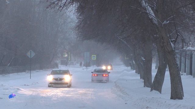 Тихо падает снег