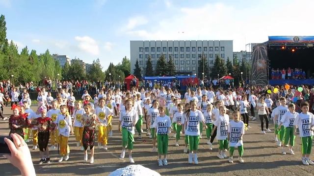 ДЕНЬ РЕСПУБЛИКИ Танцевально - песенный флешмоб «Широка страна моя родная» Алчевск 12 мая 2019 ЛНР