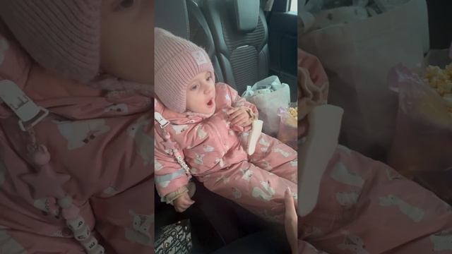 Понравился попкорн! #youtube #youtubeshorts #family #2024 #дочка #блогер #мама #мамавдекрете #папа