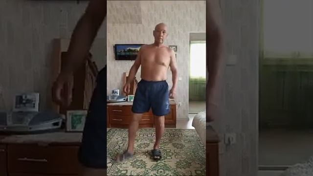 укрепляет мышцы и скелет тренировками