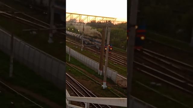 2ТЭ116 БТС "с дымком" по станции Орехово-Зуево. Автор видео - Игорь Ефремов. 2023 год
