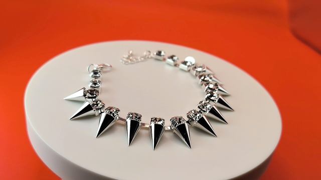 Браслет шипы и камни