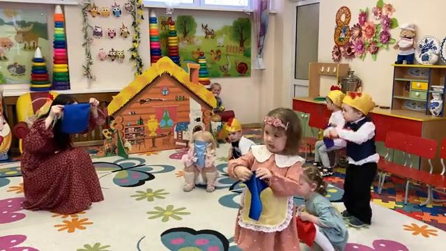 Танец-игра "Разноцветные платочки"