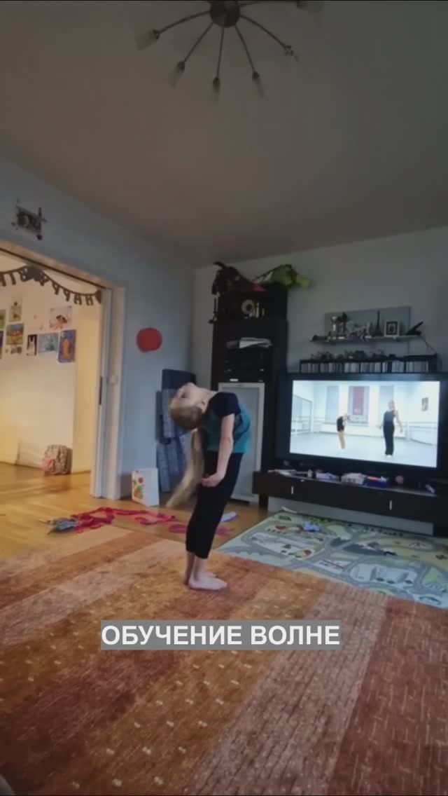 🤸ПОДСМАТРИВАЕМ ЗА ГИМНАСТКОЙ