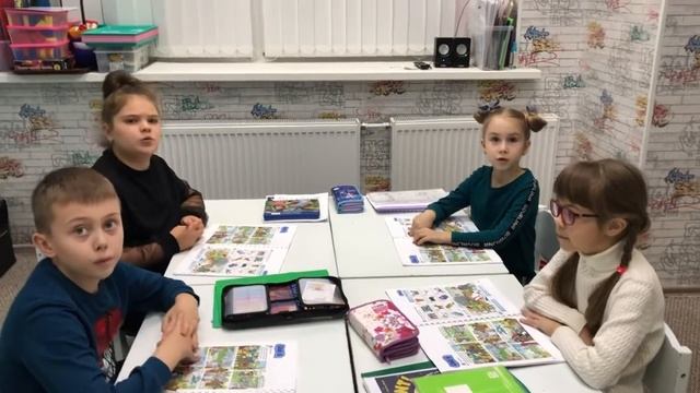 English Movers 1: Discussing all the parts of the story we've read.