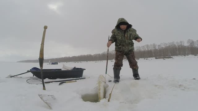 Зимняя рыбалка в Сибири 8 часть 2