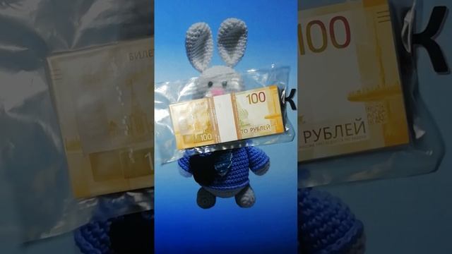 Перебор банкнот Банка России номиналом «100 рублей» выпуска 2022 года