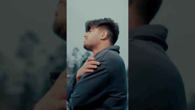 «И ты не ждешь меня как раньше уже дома
В холодной комнате, голой» #Shorts