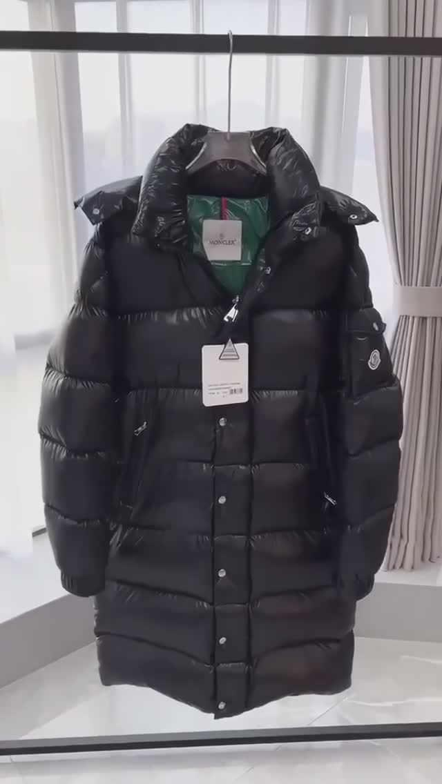 Длинный пуховик с капюшоном MONCLER Hanoverian