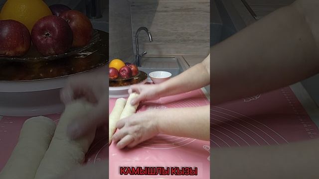 Круглая медовая Хала.