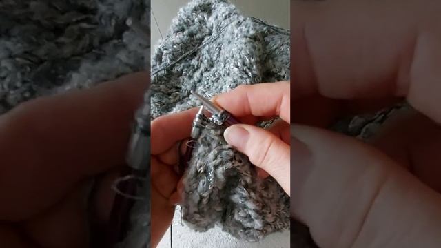 Шнур I-cord по закрытым петлям.