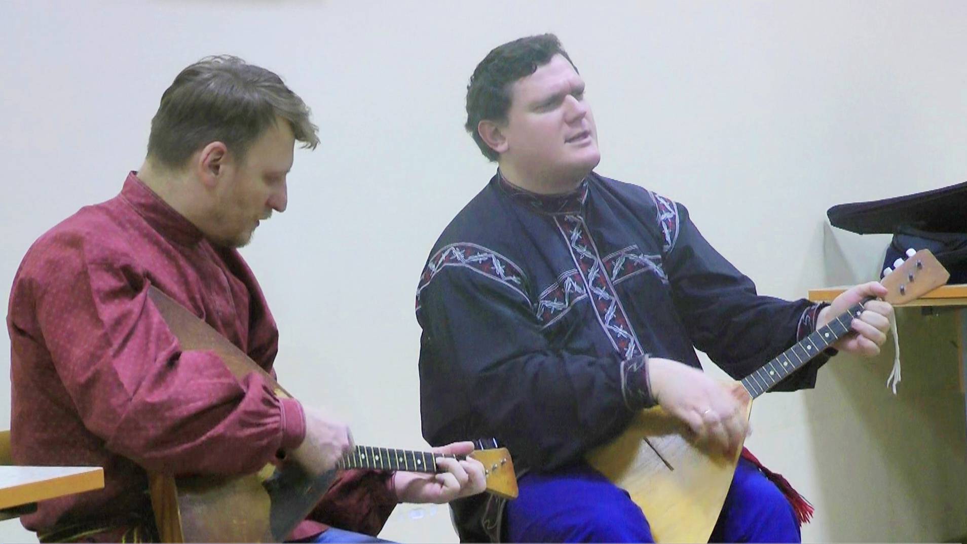 Дмитрий Парамонов и Сергей Соломахин, дуэт "Соборяне" - сибирские песни и наигрыши.