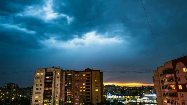 Фееричная гроза в Тюмени