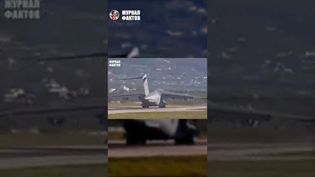 Взлет военно-транспортного самолета Boeing C-17 Globemaster III