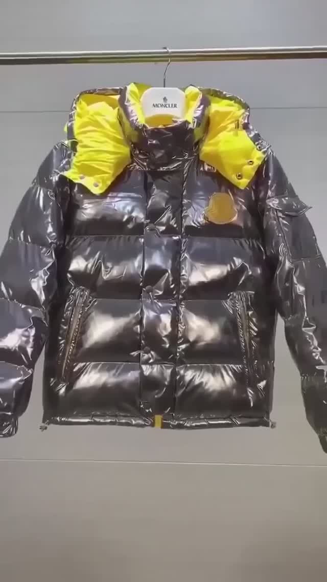 MONCLER-GENIUS-Puhovik-2-Moncler-1952-x-Valextra