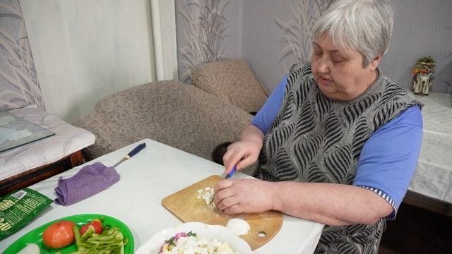 Я не знала что вкусно приготовлю салат из красной рыбы и помидор Делюсь этим рецептом