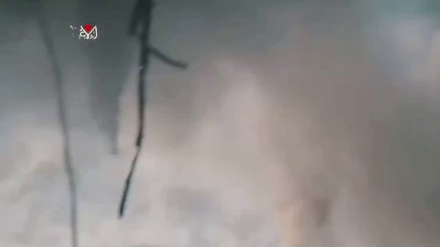 Момент подрыва израильского танка Merkava Mk IV бойцом «Изз ад-Дин аль Кассам»