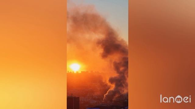 Мощный пожар произошел в торговом центре в Голливуде — горит мастерская одного из крупнейших🔽🔽🔽