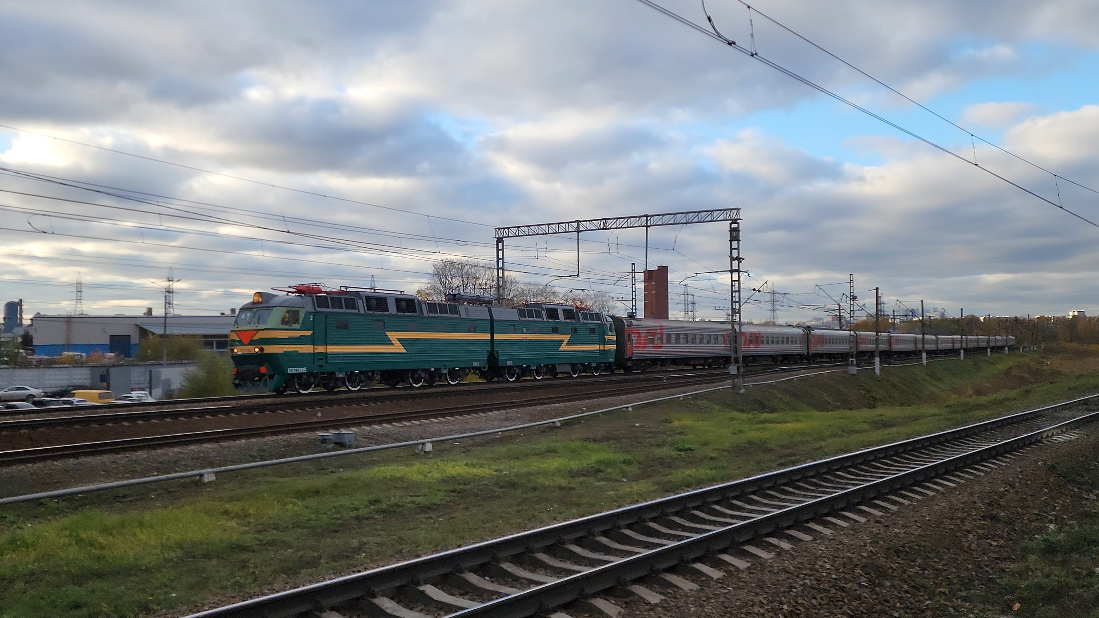 ЧС7-144 в тяге с поездом Москва-Орск