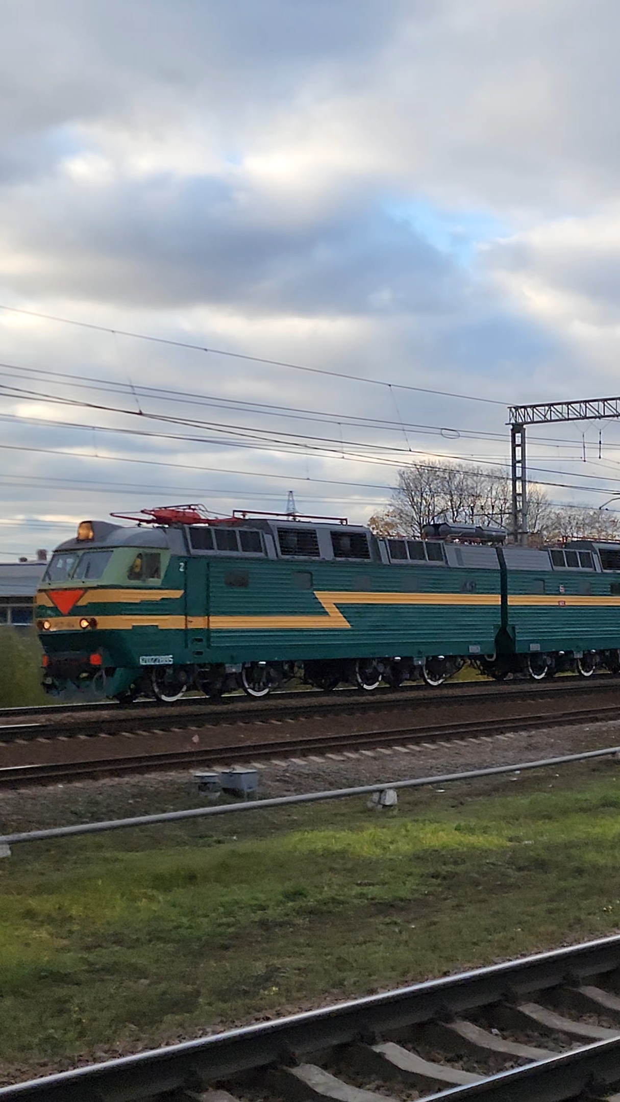 ЧС7-144 с поездом Москва-Орск