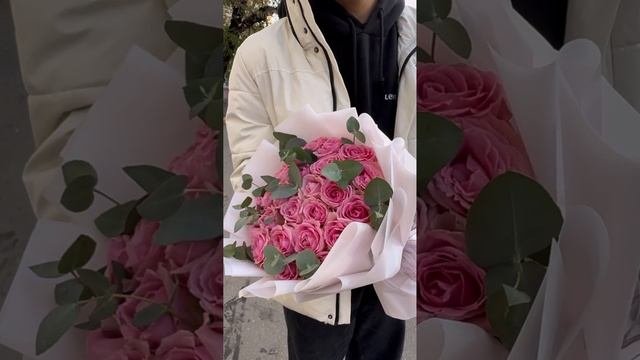 Букет из розовых роз.