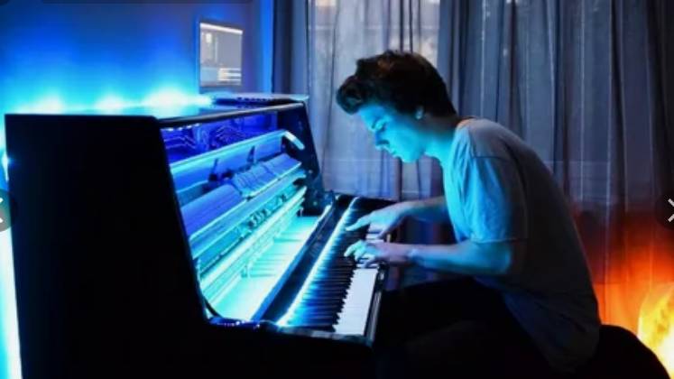 Пианист (Святослав Моисеенко).