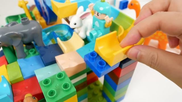 Marble Run ASMR  -Увлекательная горка из лего блоков ☆ Туннель с динозаврами и электрическая лестниц