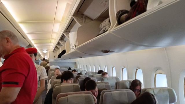 Аэропорт Дубай. Аэробус А380 - 800. Садимся в самолёт авиакомпании Emirates...