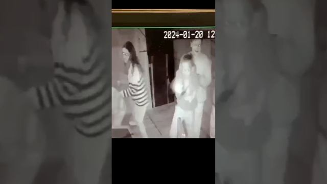 Когда пришёл на страшный квест и хвастаешься на ресепшен, что ничего не боишься.