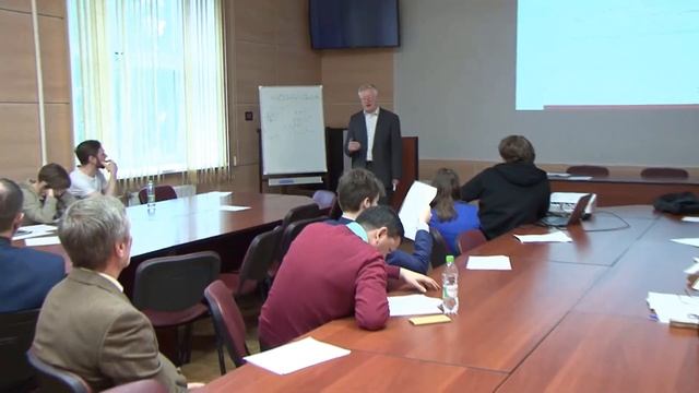 Timothy Williamson, Metaphysical and Physical Interpretations of Modal Logic