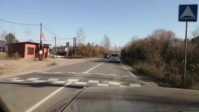 По дороге к дому.