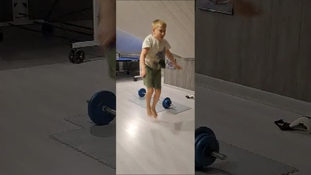 Я прыгаю на скакалке