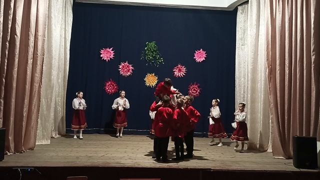 Образцовый ансамбль народного танца "Забава" танец Махонька