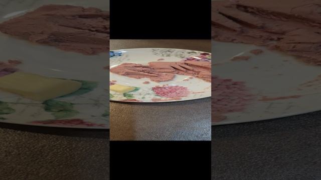 Бобик ужинает...