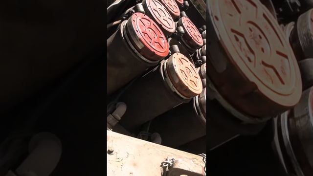 артuллерuсты заряжают Бм-21 град
