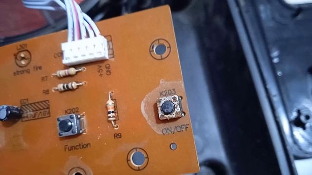Ремонт плиты индукционной WIP-757BP не включается.